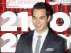 Skylar Astin Photo