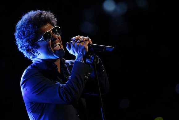 Bruno Mars performs on 'The Voice' Bruno Mars performs on 'The Voice'