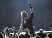 Hunter Hayes Performing at the 2013 CMA Awards