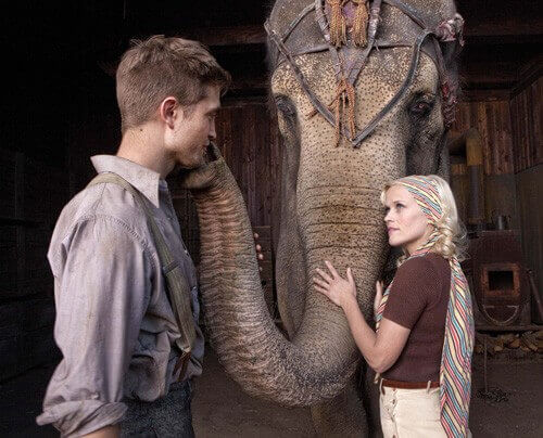 Robert Pattinson and Reese Witherspoon in 'Water for Elephants'