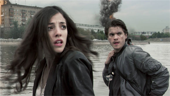 Olivia Thirlby and Emile Hirsch in The Darkest Hour