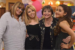 Penny Marshall and Cindy Williams Reunite on Sam and Cat