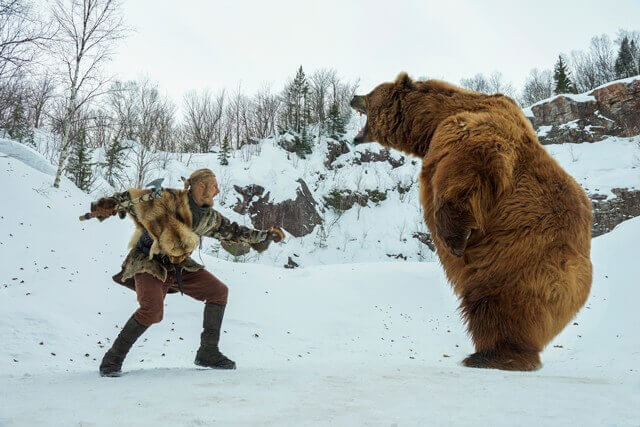Alexander Ludwig fighting a bear in Vikings season 4