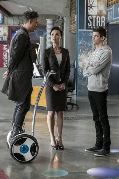 The Flash Season 3 Episode 10 Tom Cavanagh and Grant Gustin
