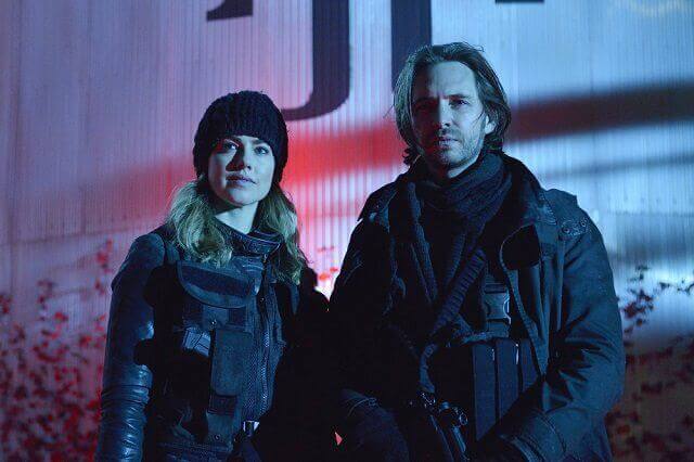 !2 Monkeys stars Aaron Stanford and Amanda Schull