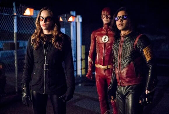 'The Flash' Season 4 Episode 22 Preview and Photos: "Think Fast"