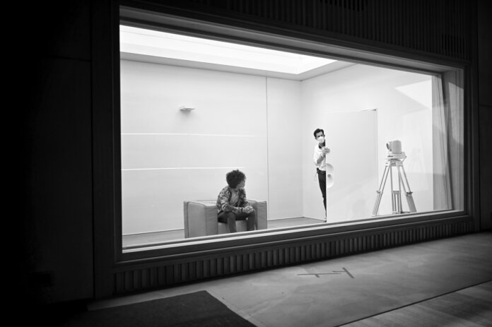 Spiderhead Starring Chris Hemsworth Unveils a Trailer, Poster and Photos