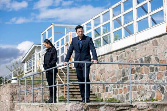 Vinessa Vidotto and Colin Donnell in season 3 finale