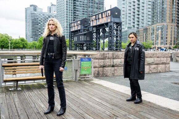 Shantel VanSanten and Keisha Castle-Hughes
