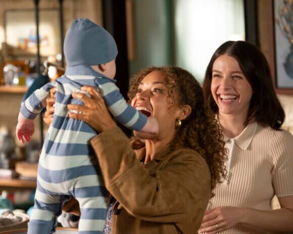 Antonia Thomas and Paige Spara in season 7 episode 9