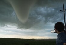 Discovery’s In the Eye of the Storm: Chasers Series Premiere Details In the Eye of the Storm: Chasers