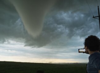 Discovery’s In the Eye of the Storm: Chasers Series Premiere Details In the Eye of the Storm: Chasers