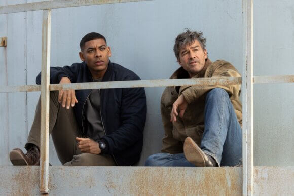 Lanterns Stars Aaron Pierre, Kyle Chandler