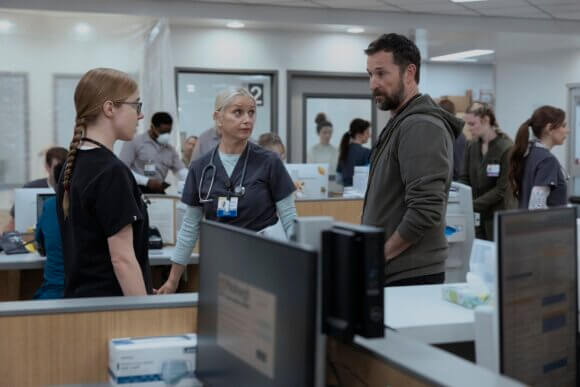 Taylor Dearden, Katherine LaNasa, Noah Wyle in season 3