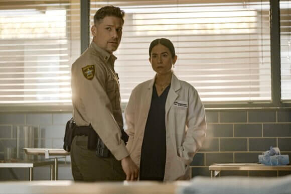 Matt Lauria and Jenny Raven in season 2 episode 3
